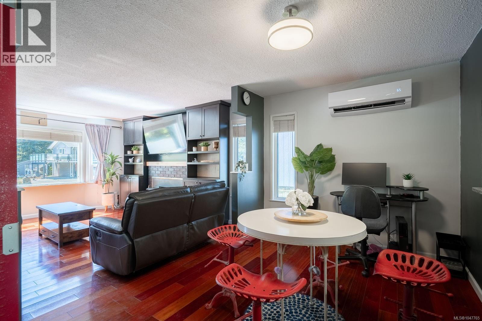 3716 Howden Dr Property Photo 4