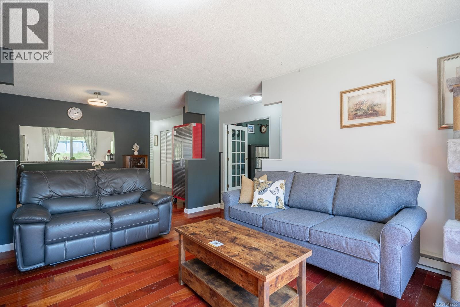 3716 Howden Dr Property Photo 6