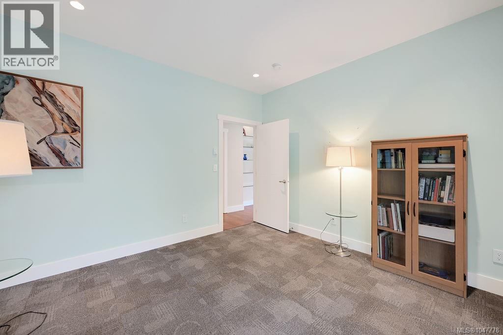 105 2245 James White Blvd Property Photo 44