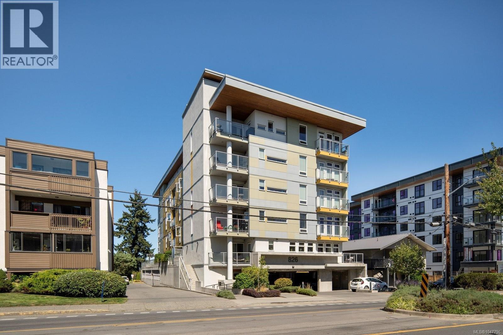 503 826 Esquimalt Rd