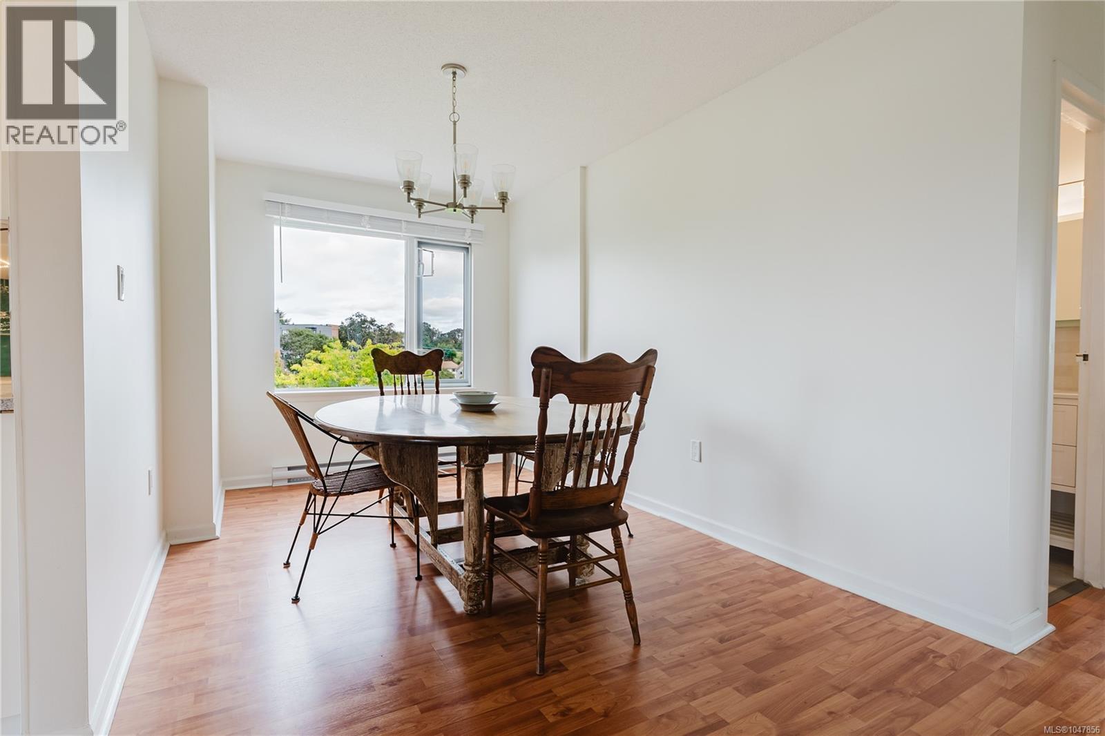 508 103 Gorge Rd E Property Photo 9