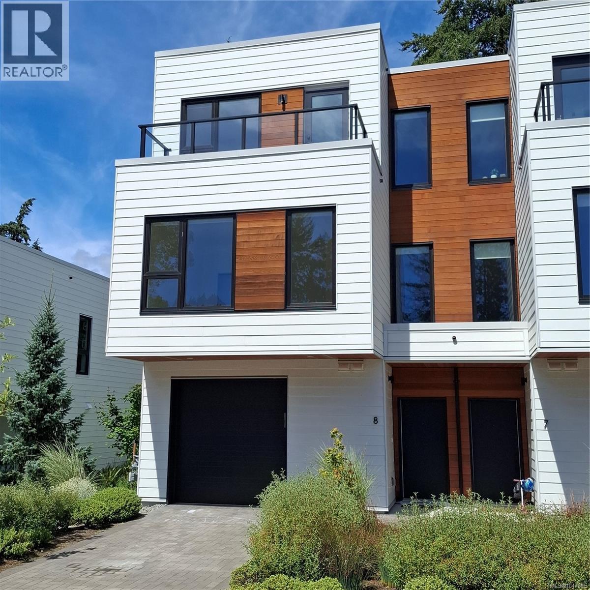 8 2330 Sooke Rd
