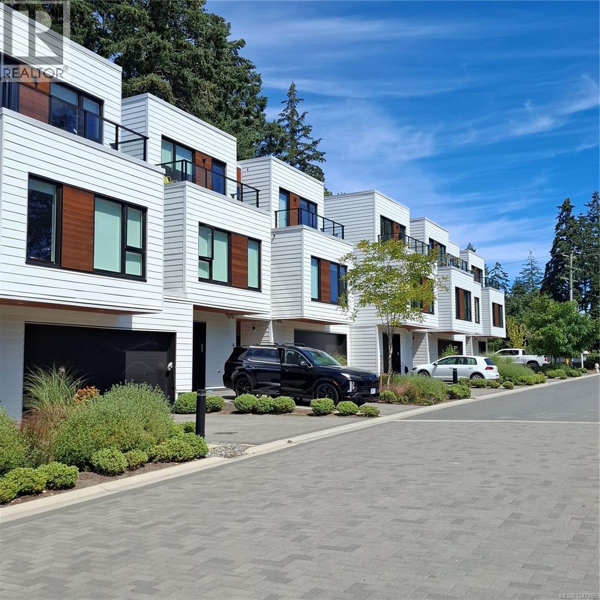 8 2330 Sooke Rd Property Photo 3