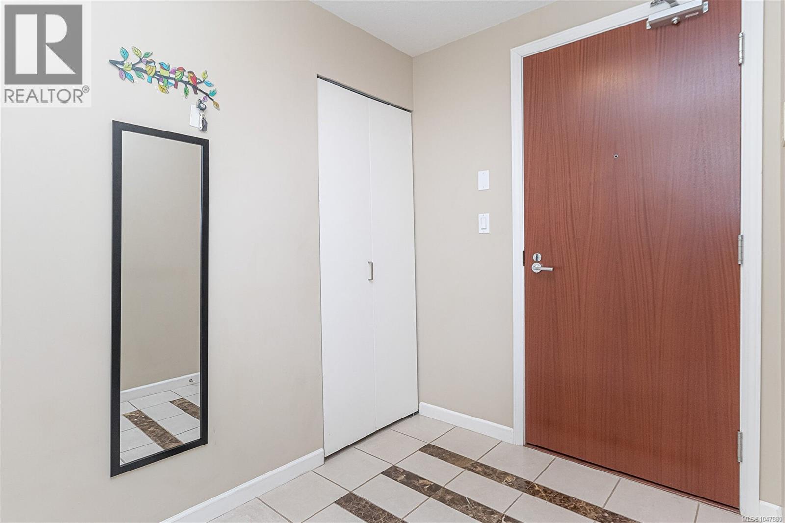 816 160 Wilson St Property Photo 5