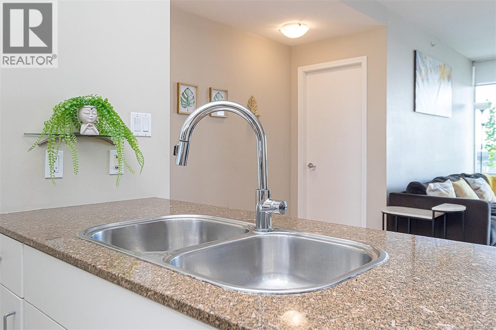 816 160 Wilson St Property Photo 17