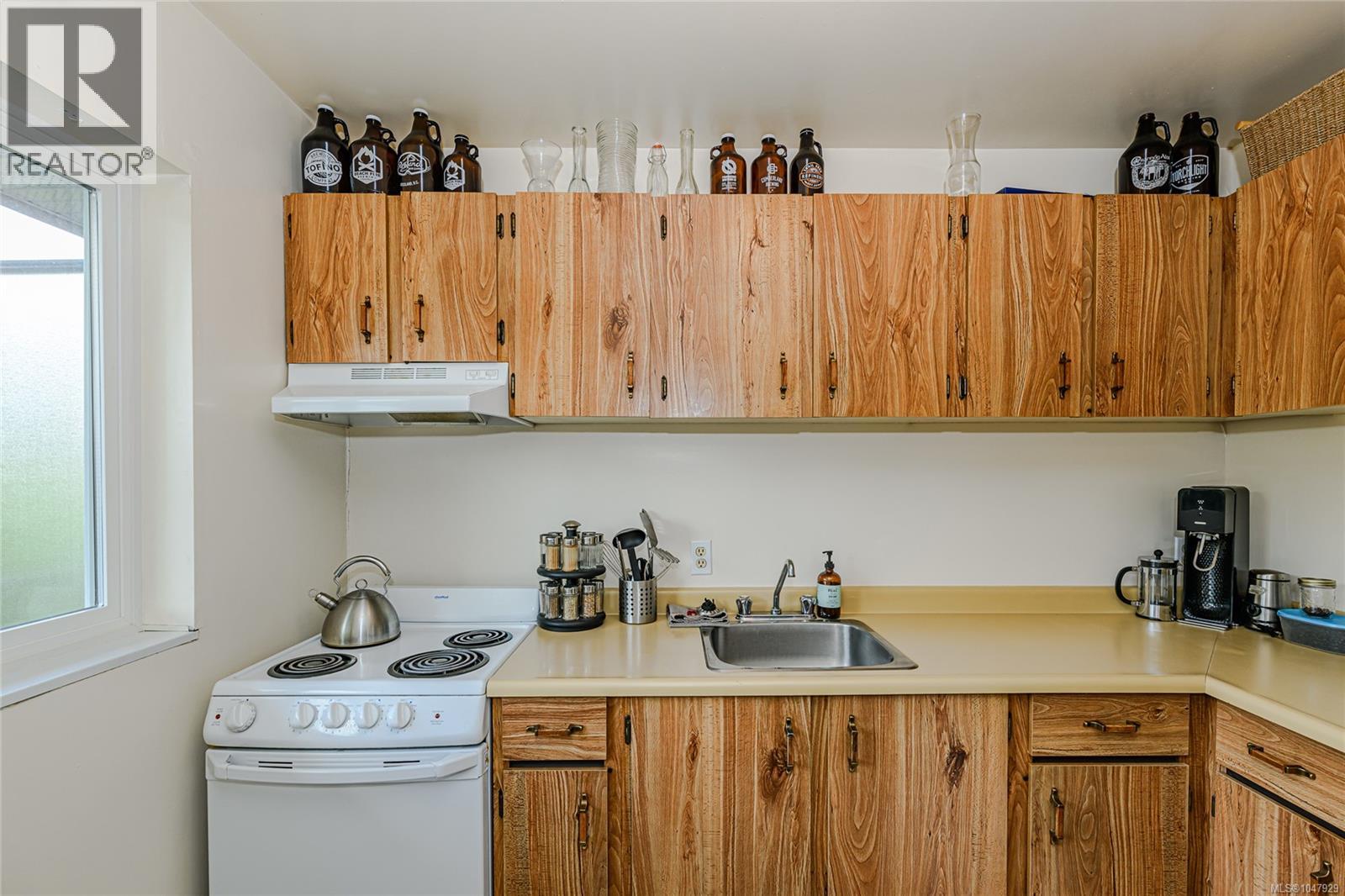 208 2515 Alexander St Property Photo 3
