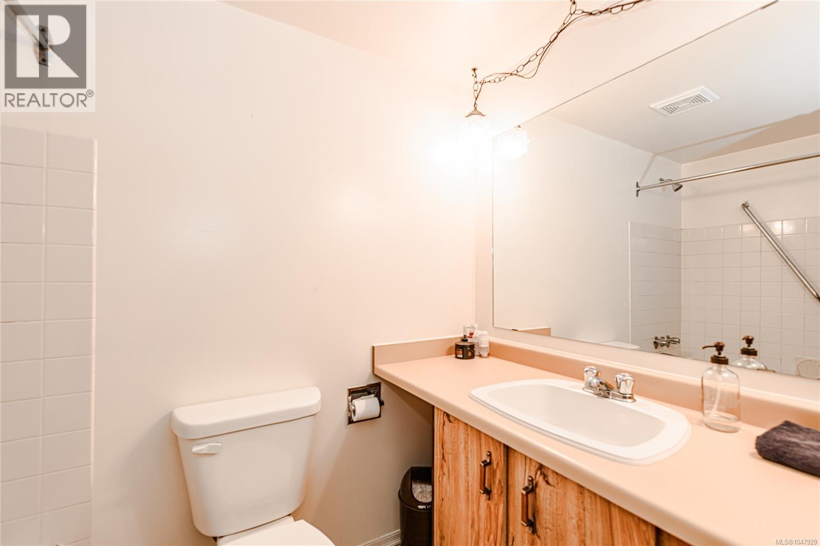 208 2515 Alexander St Property Photo 17