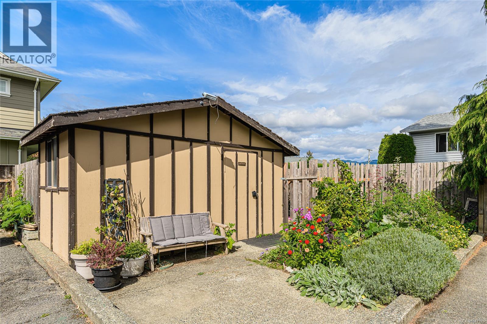 208 2515 Alexander St Property Photo 23