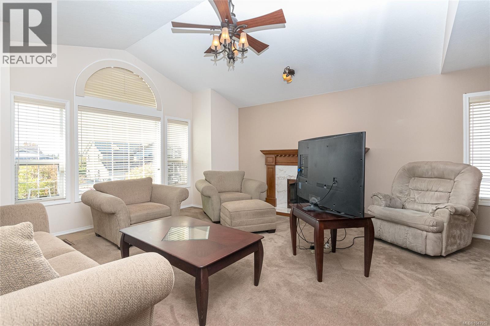 1880 Francisco Terr Property Photo 4