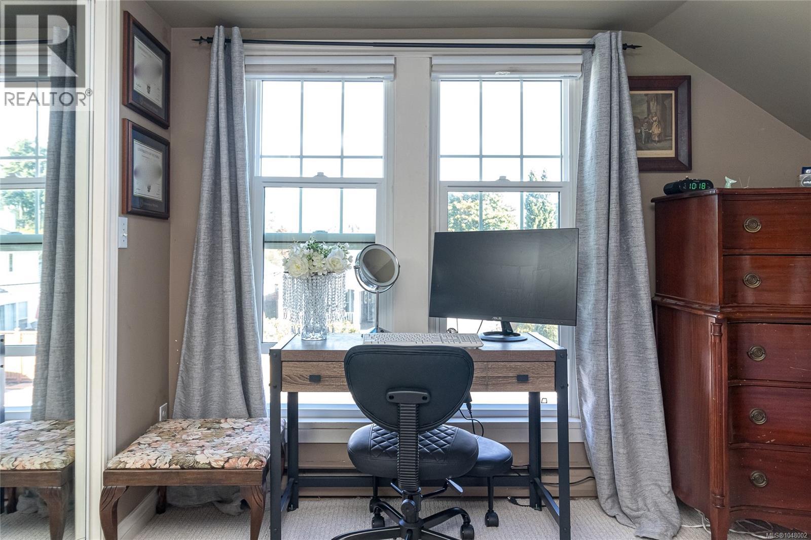 2445 Amelia Ave Property Photo 17
