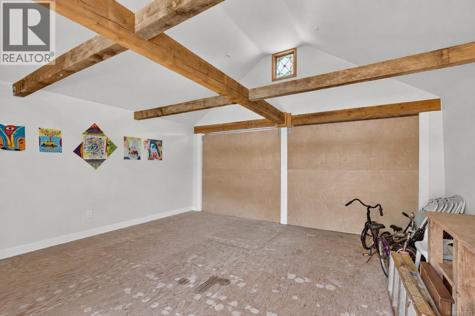 307 3rd St Property Photo 5