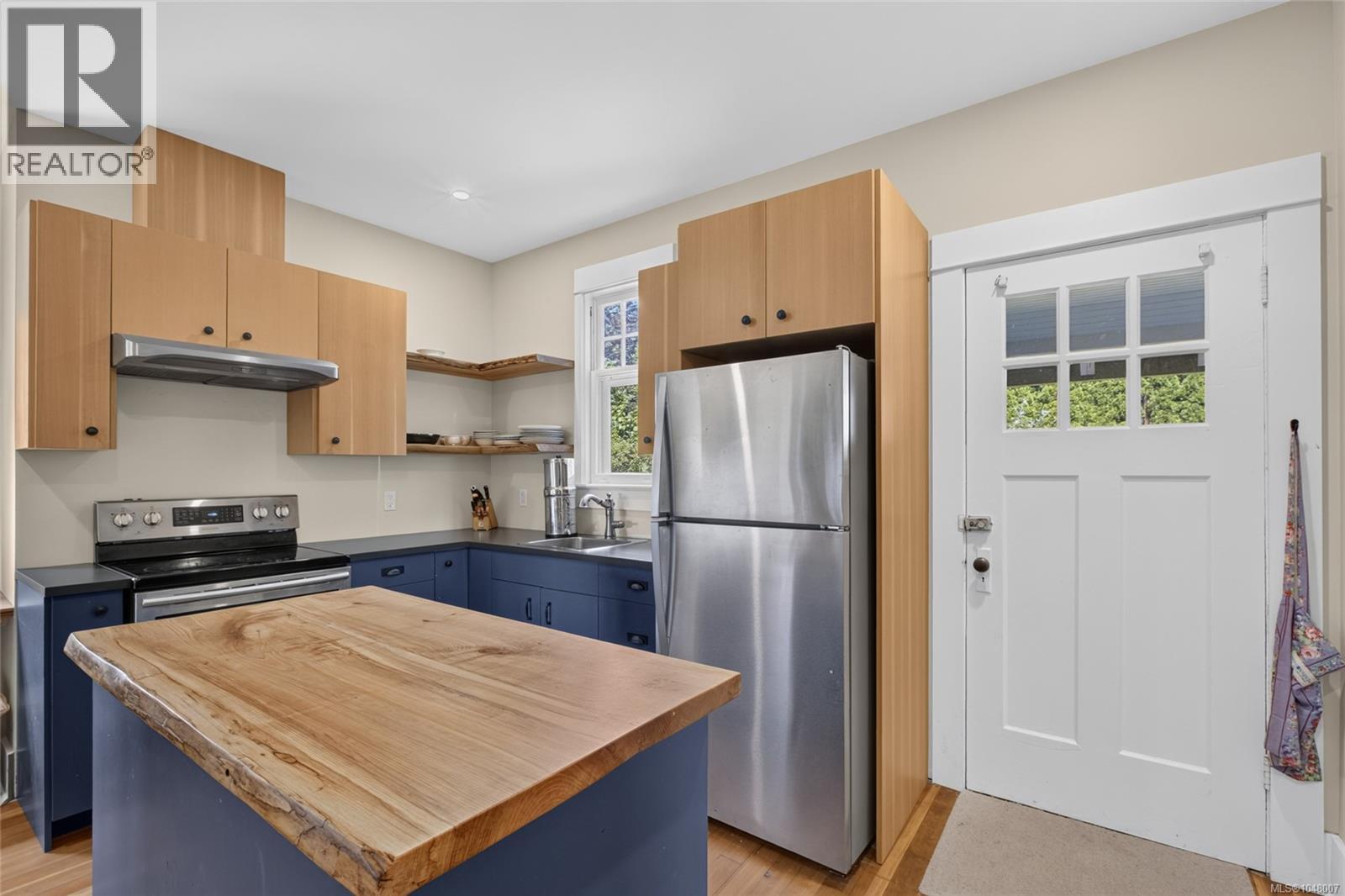 307 3rd St Property Photo 16