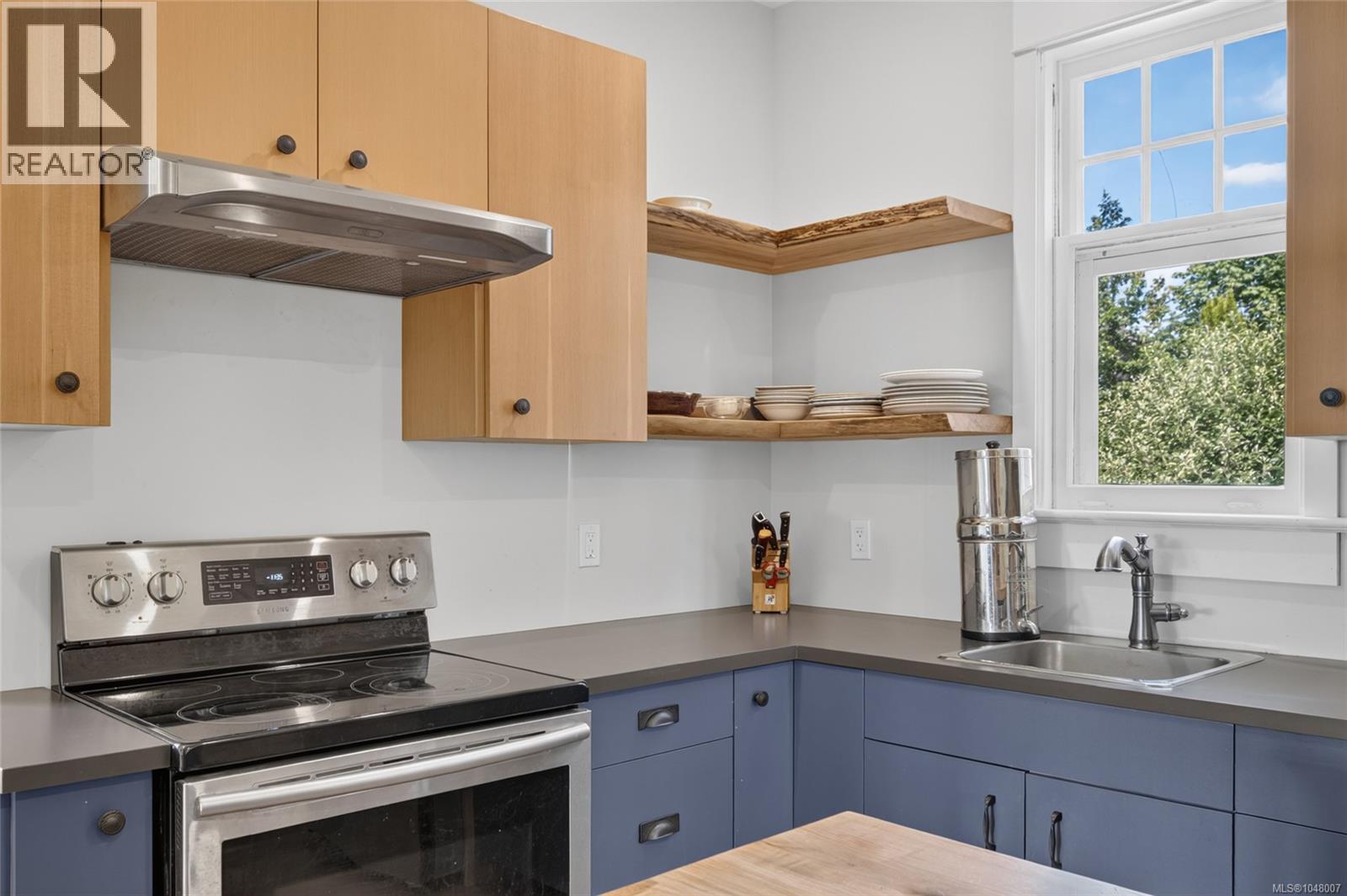 307 3rd St Property Photo 17