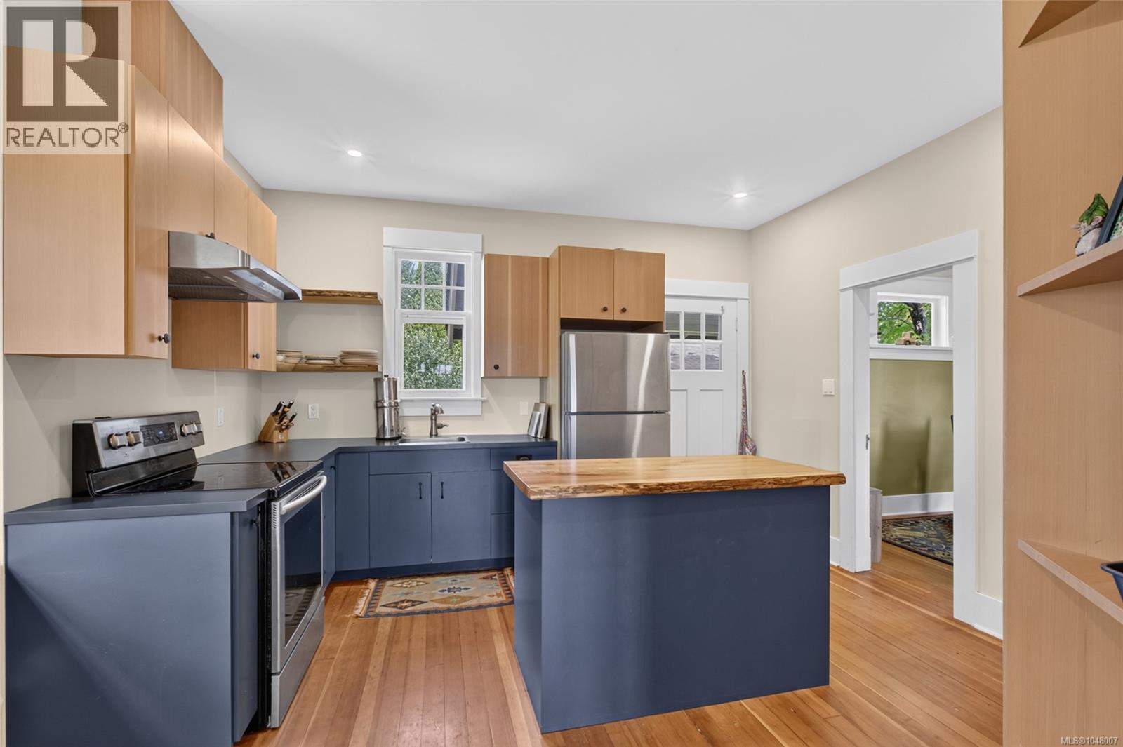 307 3rd St Property Photo 18