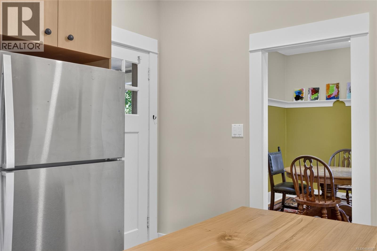 307 3rd St Property Photo 25
