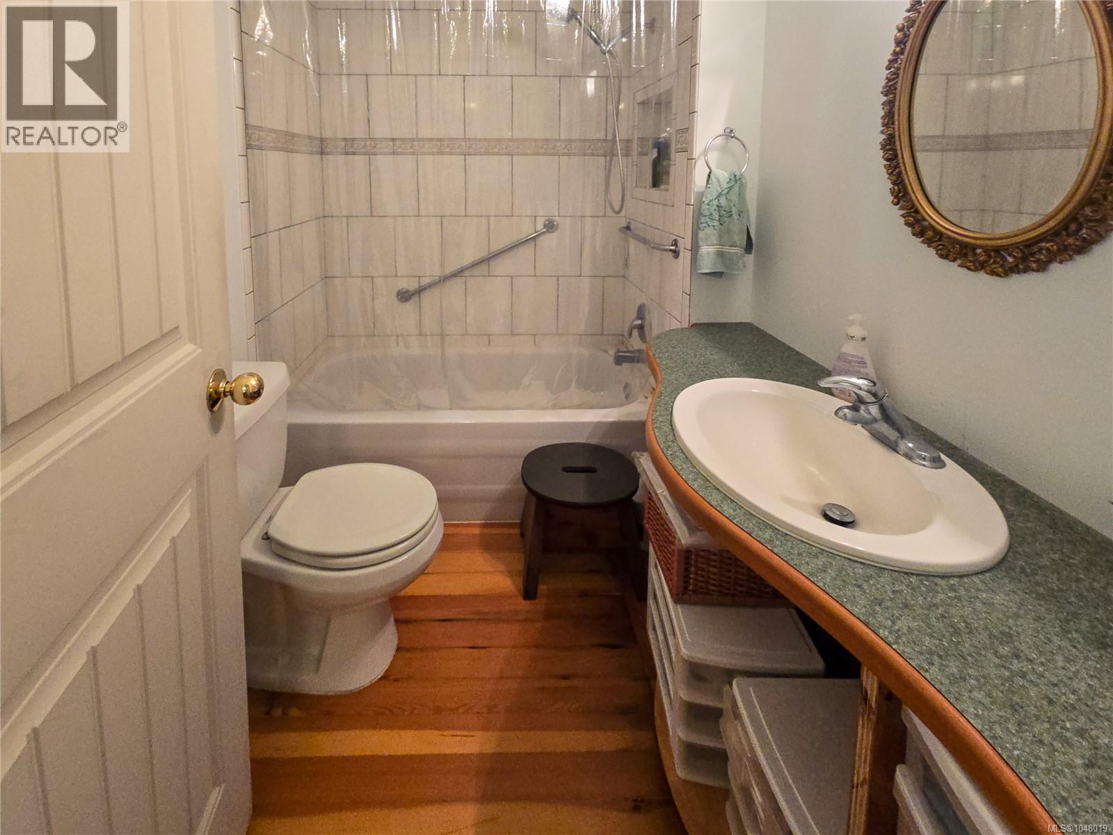585 1st St Property Photo 45