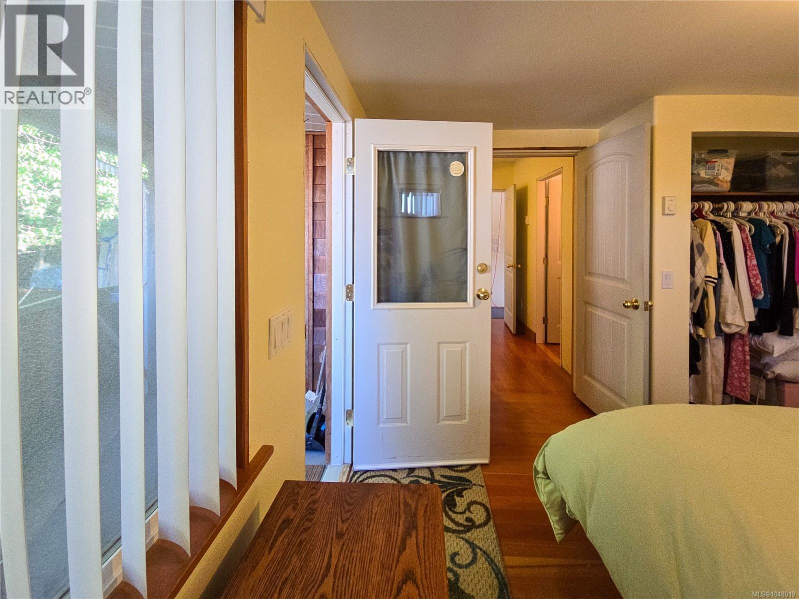 585 1st St Property Photo 49