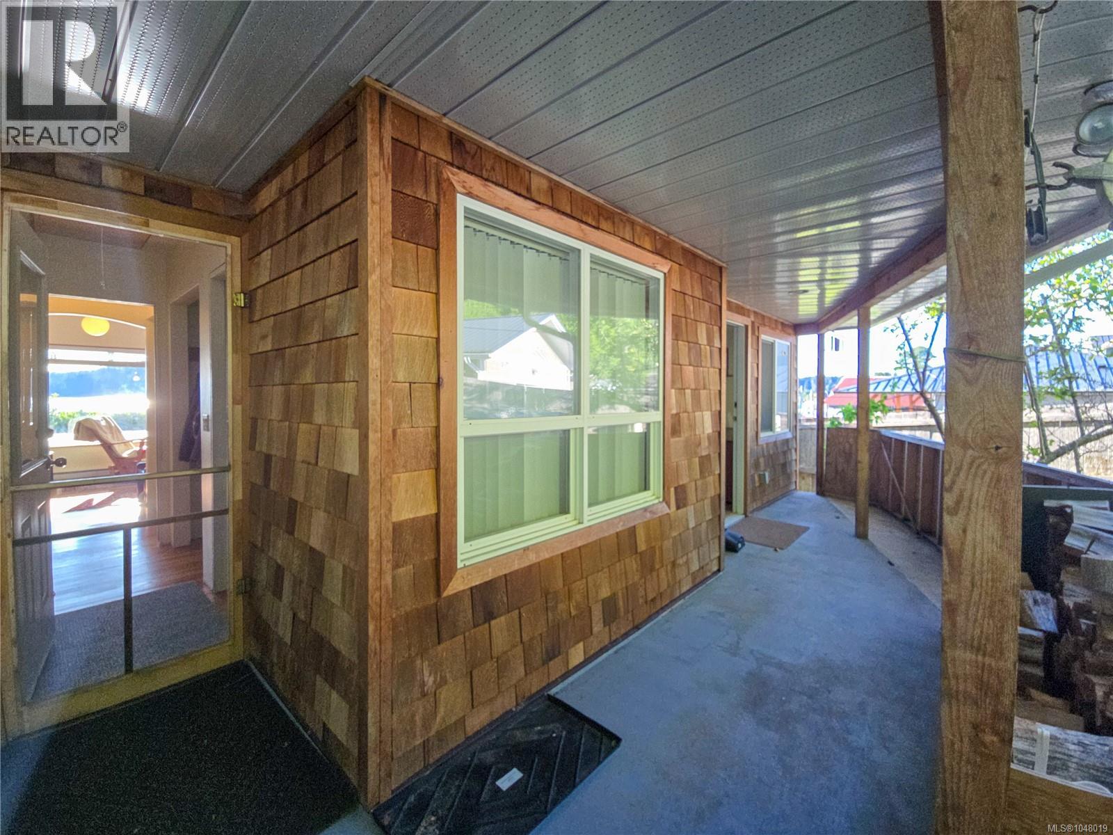585 1st St Property Photo 52