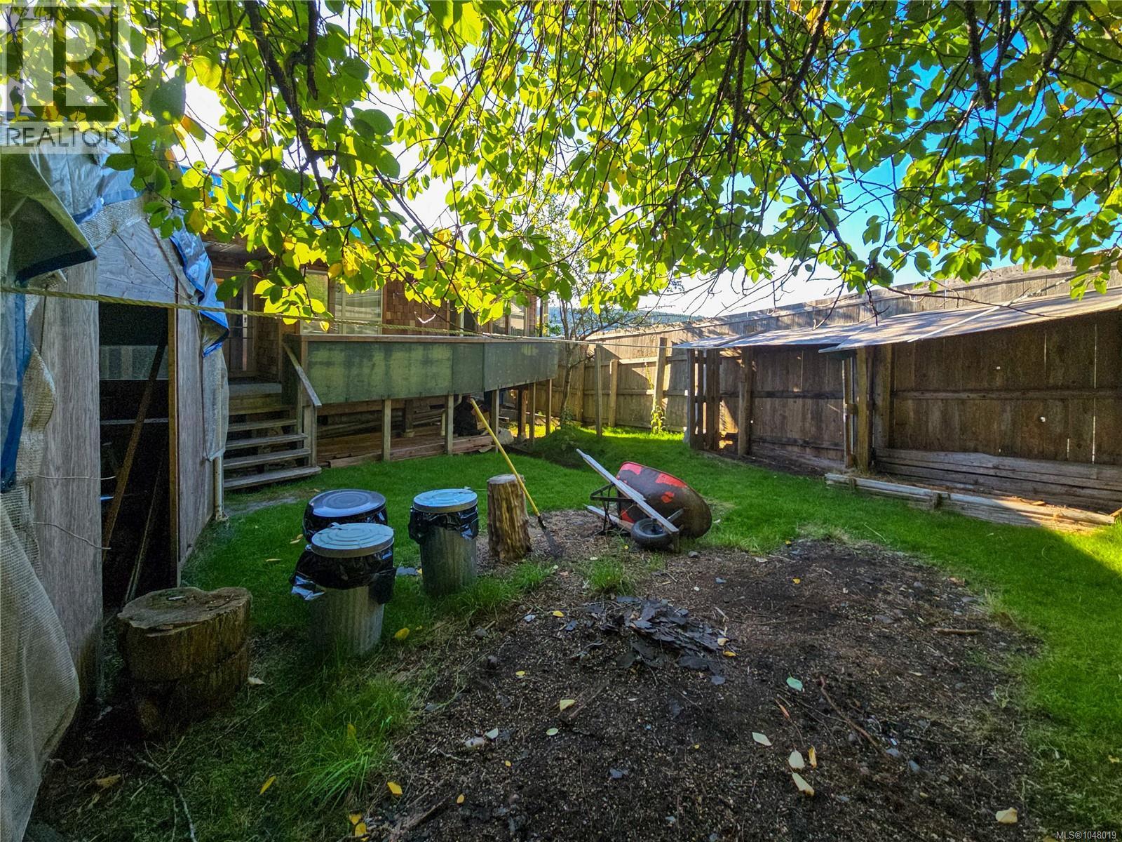 585 1st St Property Photo 68