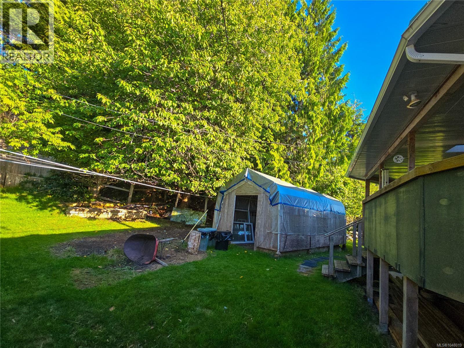 585 1st St Property Photo 69