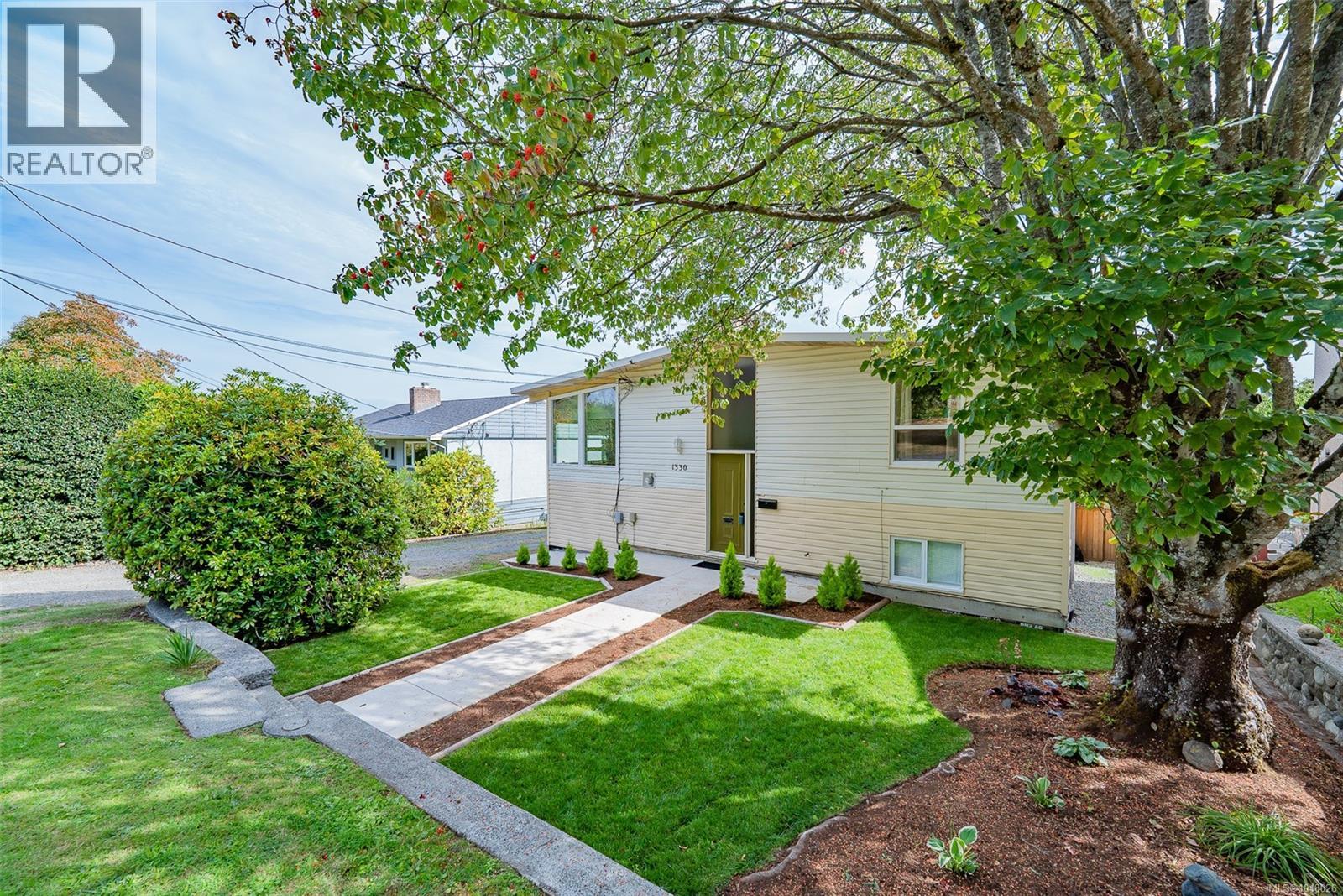 1330 Belford Ave Property Photo 1