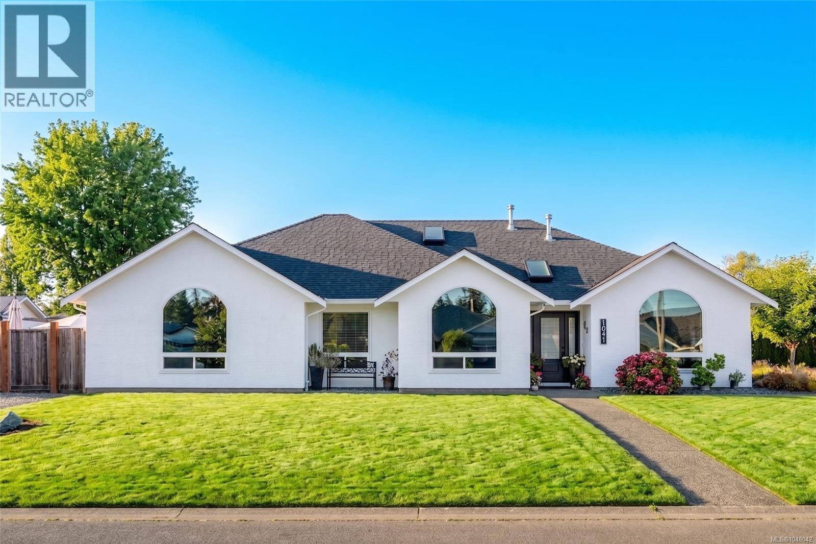 1041 Tara Cres