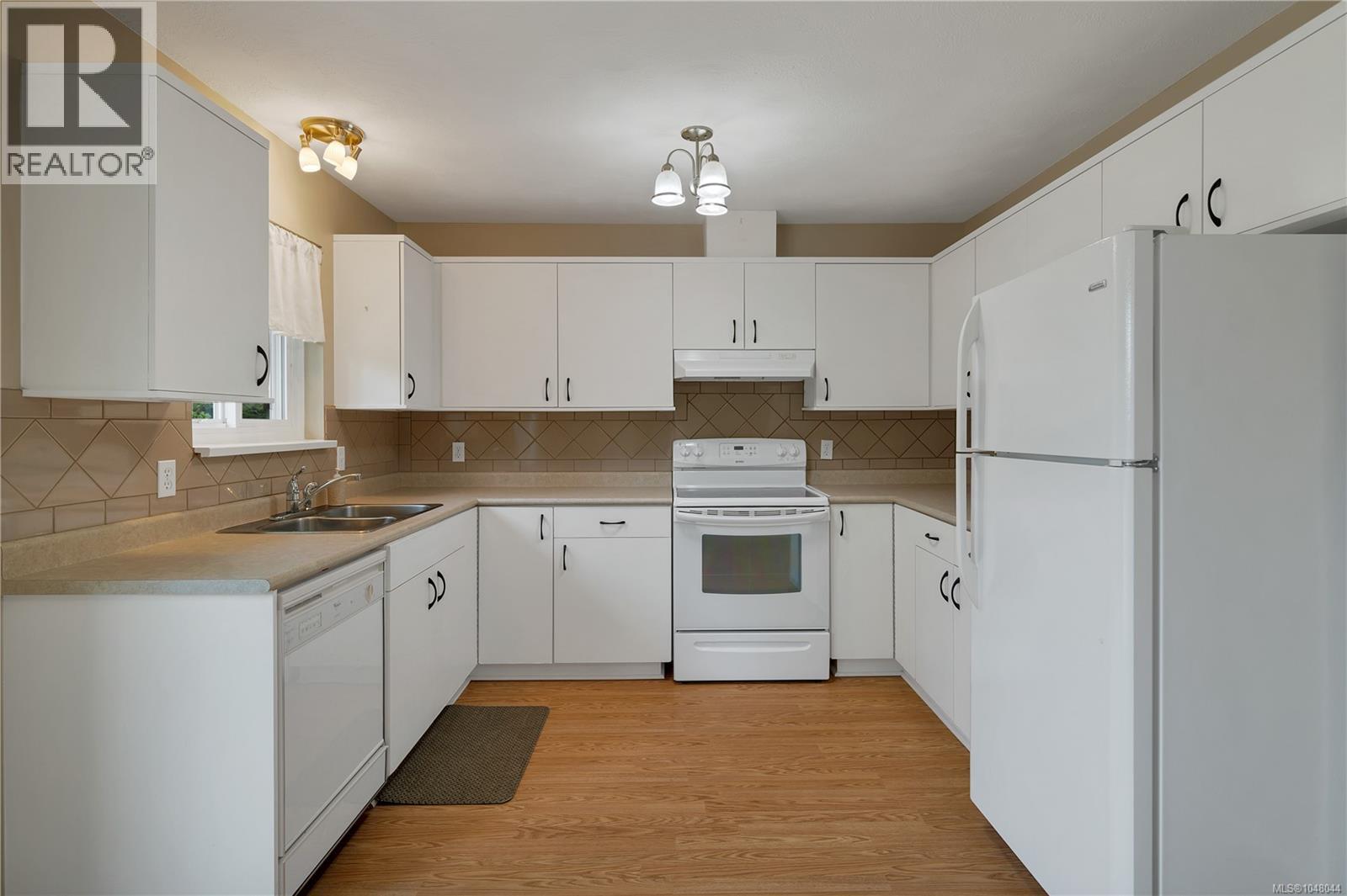 1920 Raven Pl Property Photo 6
