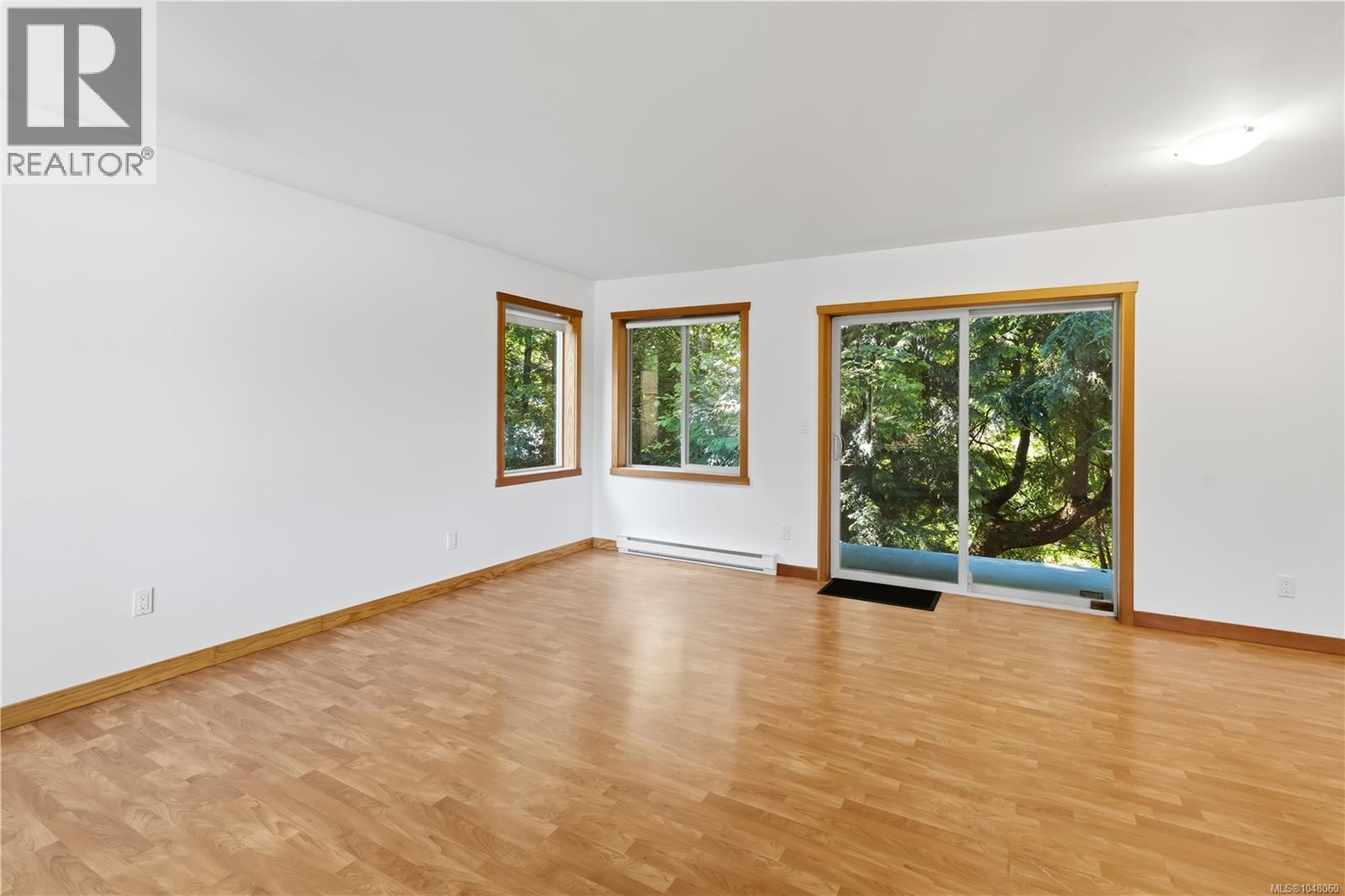 7 1626 Holly Cres Property Photo 12