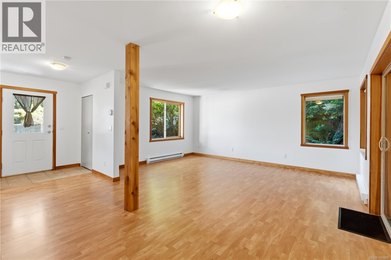 7 1626 Holly Cres Property Photo 13
