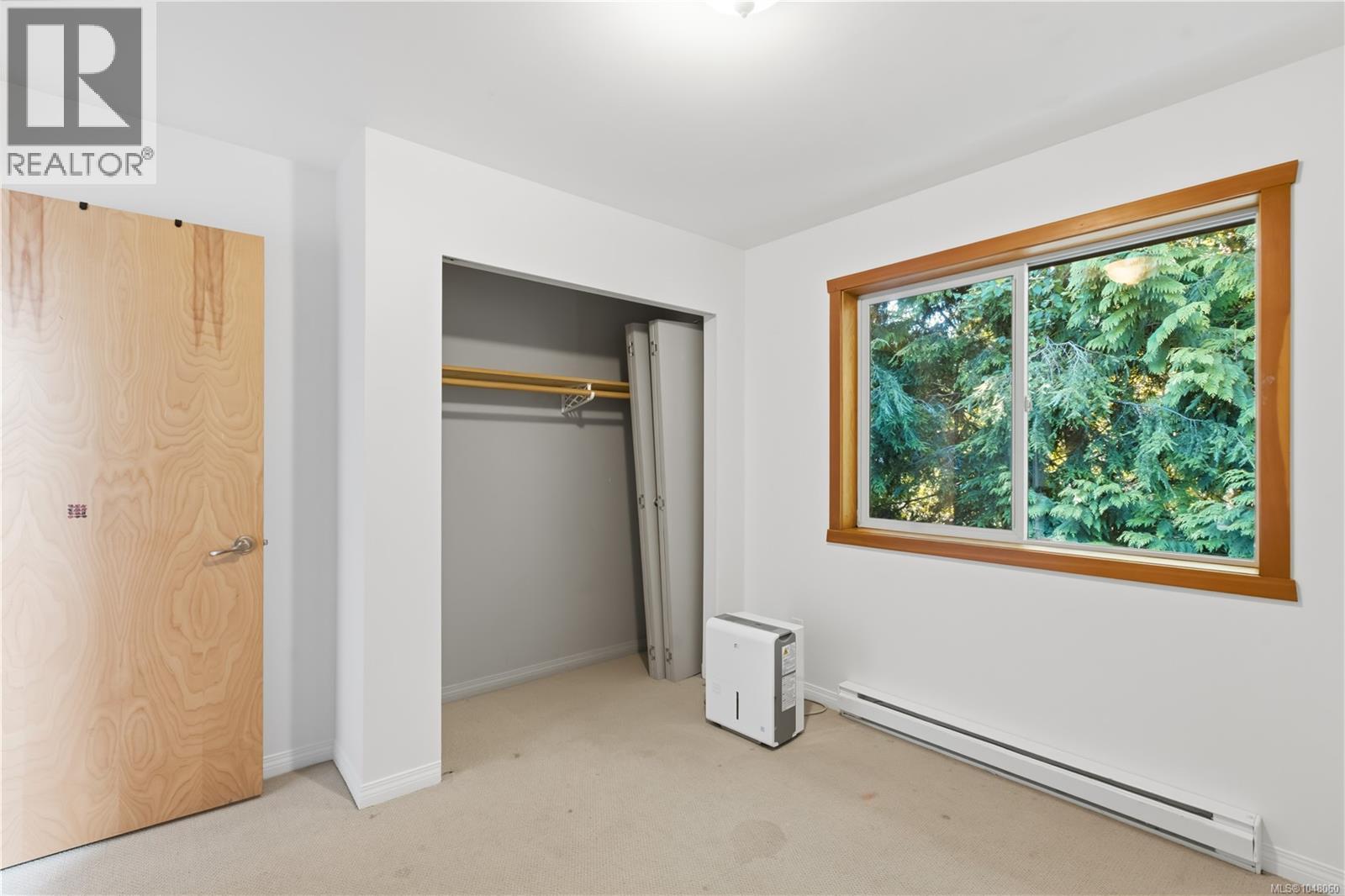 7 1626 Holly Cres Property Photo 17