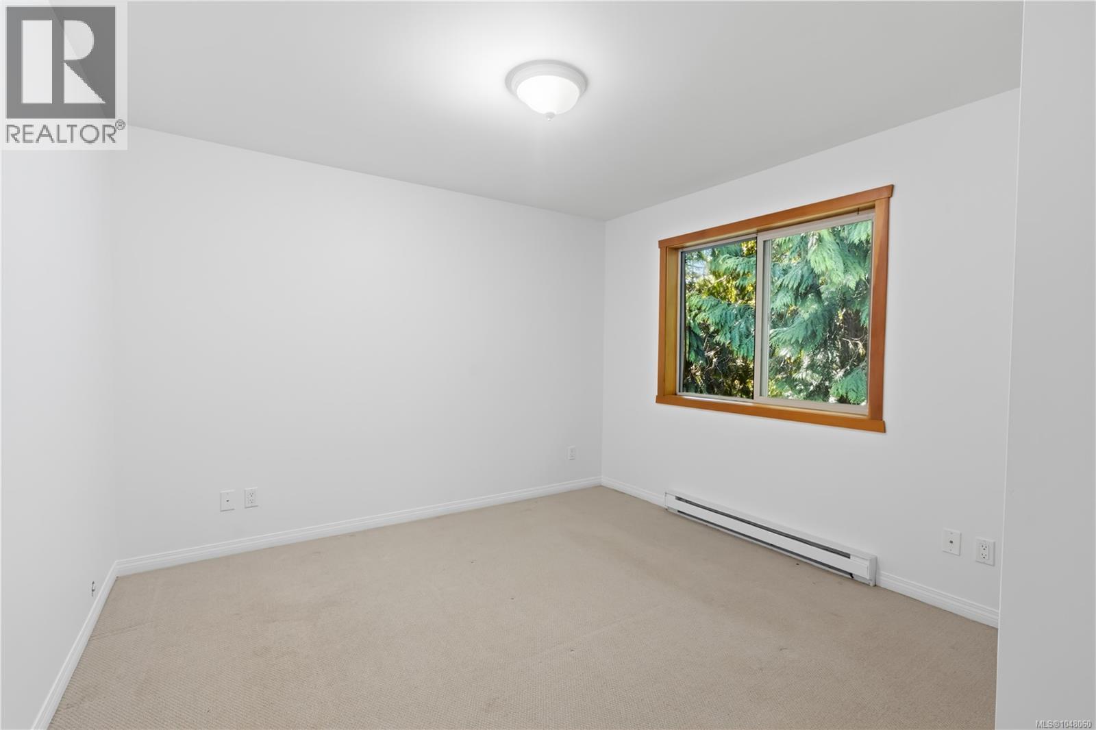 7 1626 Holly Cres Property Photo 18