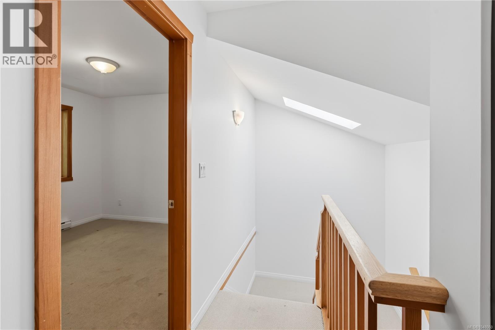 7 1626 Holly Cres Property Photo 20