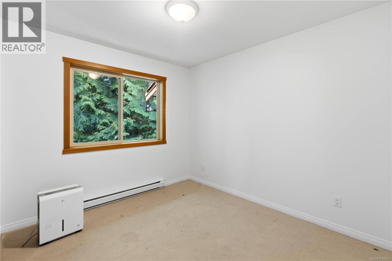 7 1626 Holly Cres Property Photo 21