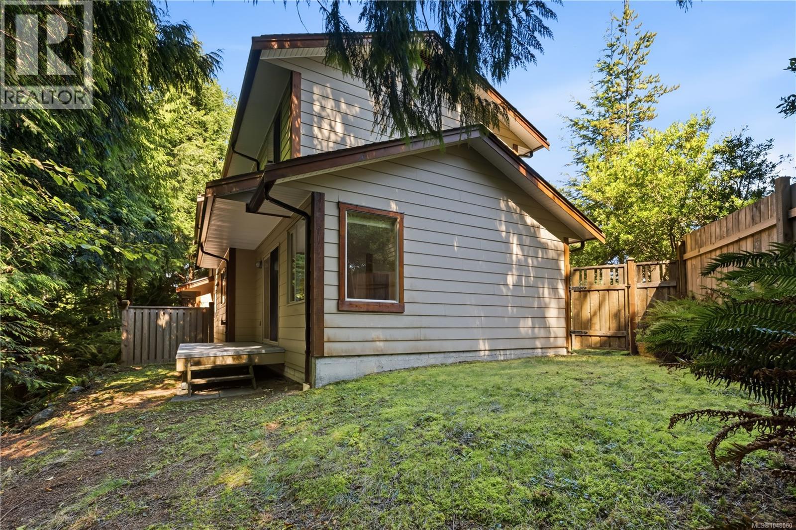 7 1626 Holly Cres Property Photo 25