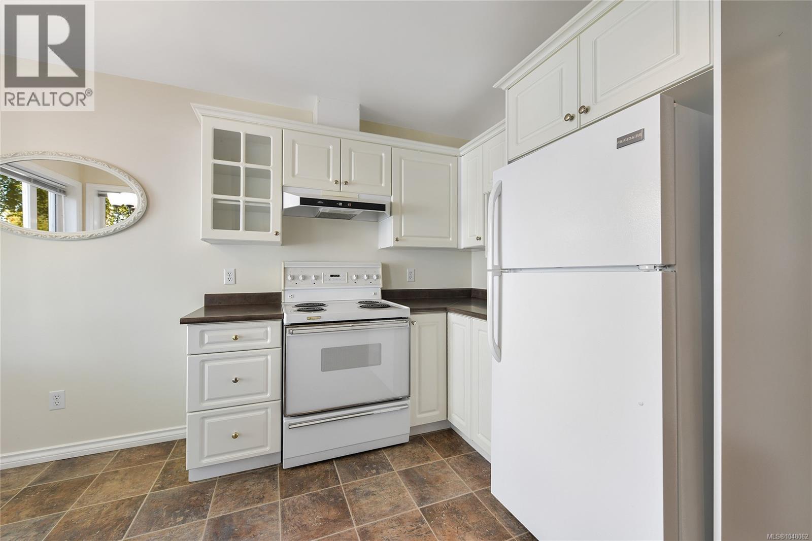 204 1037 Richardson St Property Photo 9