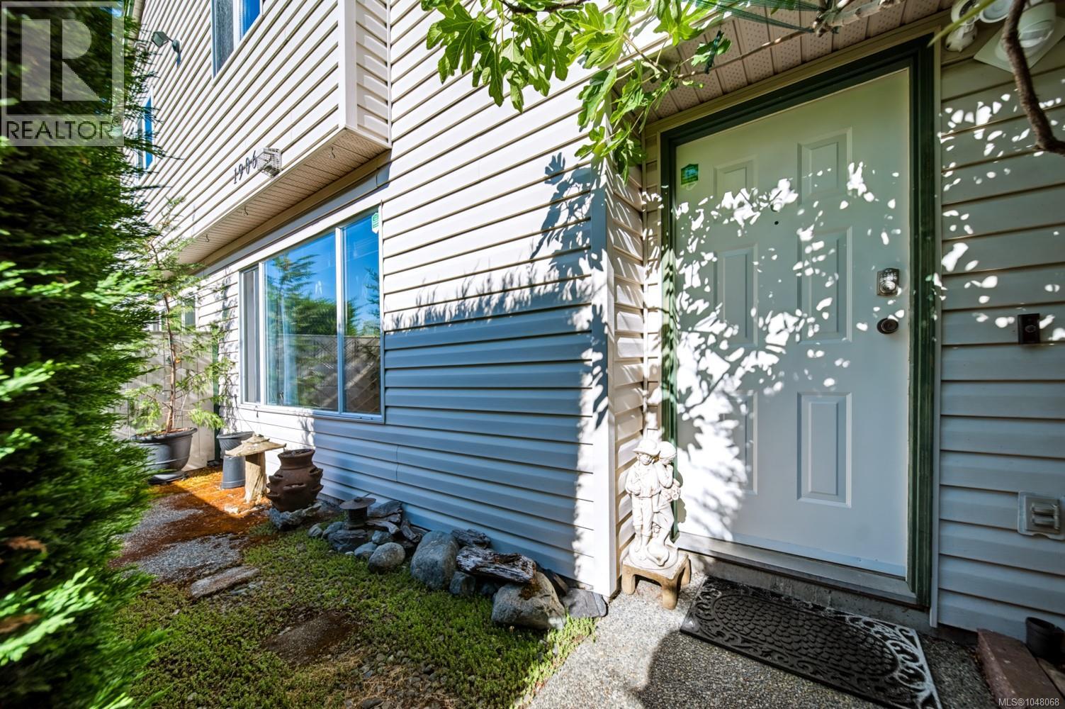 6 1906 Bowen Rd Property Photo 2