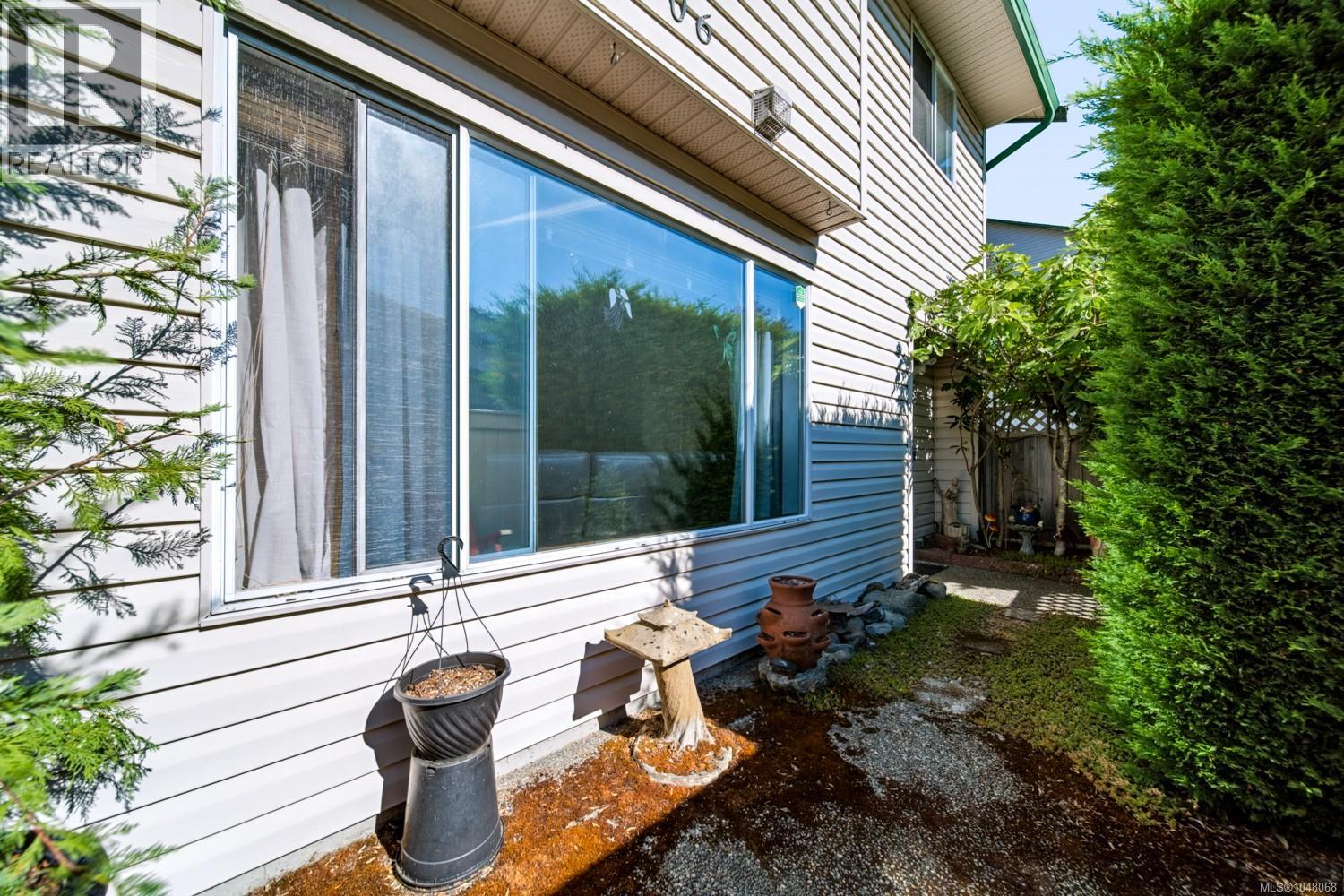 6 1906 Bowen Rd Property Photo 3