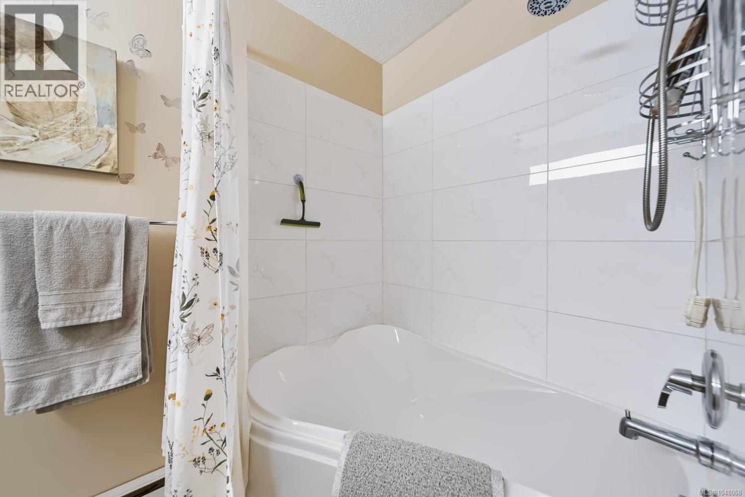 6 1906 Bowen Rd Property Photo 18