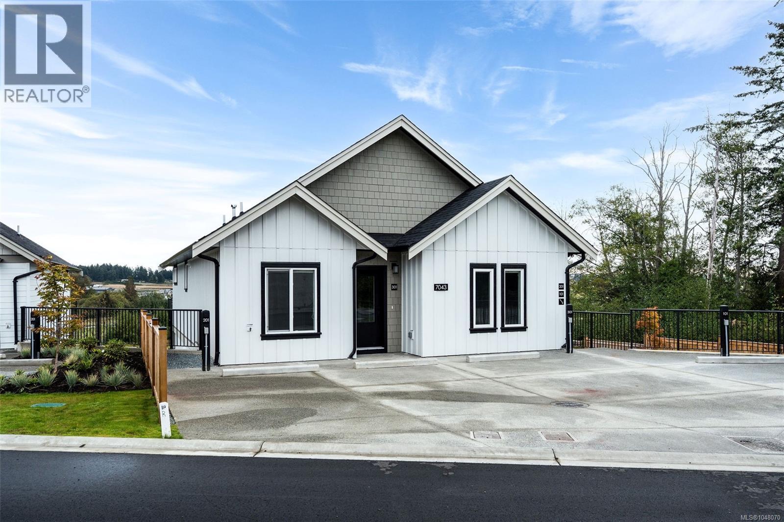 201 7043 Central Saanich Rd Property Photo 1