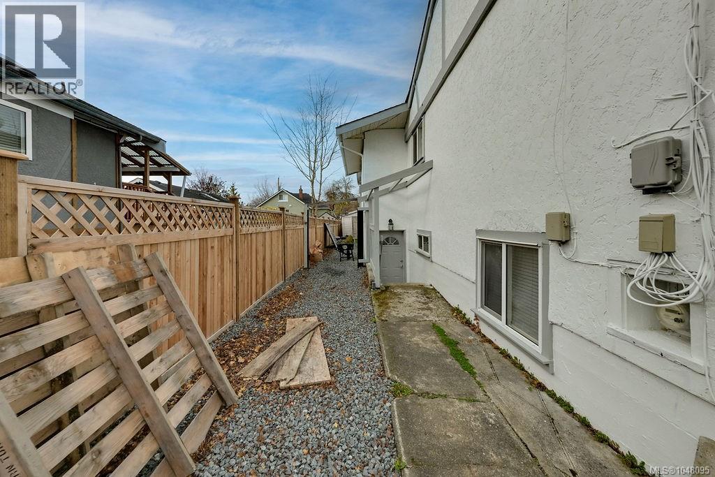 2710 Victor St Property Photo 44