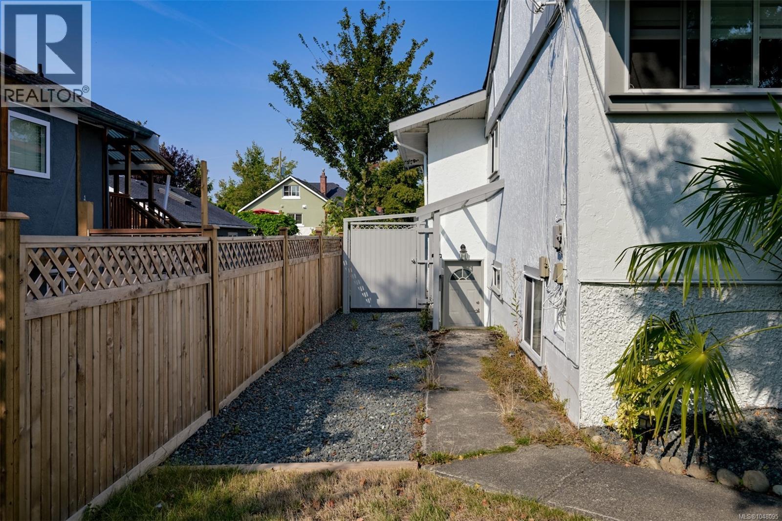 2710 Victor St Property Photo 59