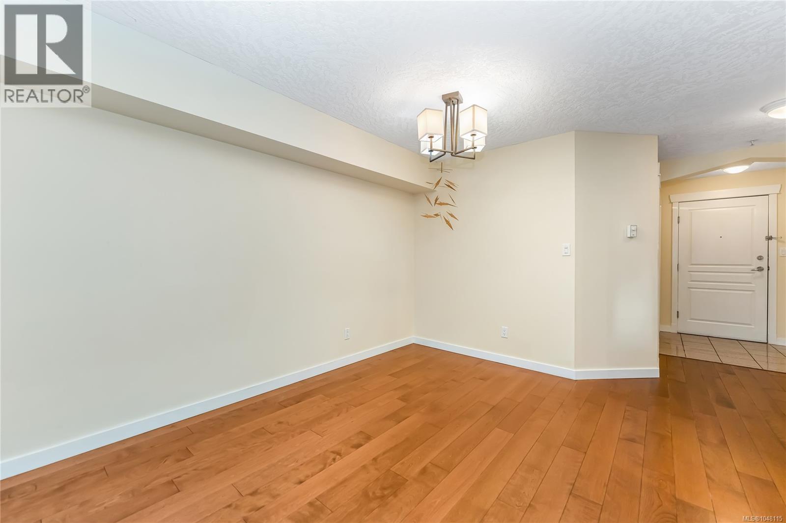 209 935 Johnson St Property Photo 10