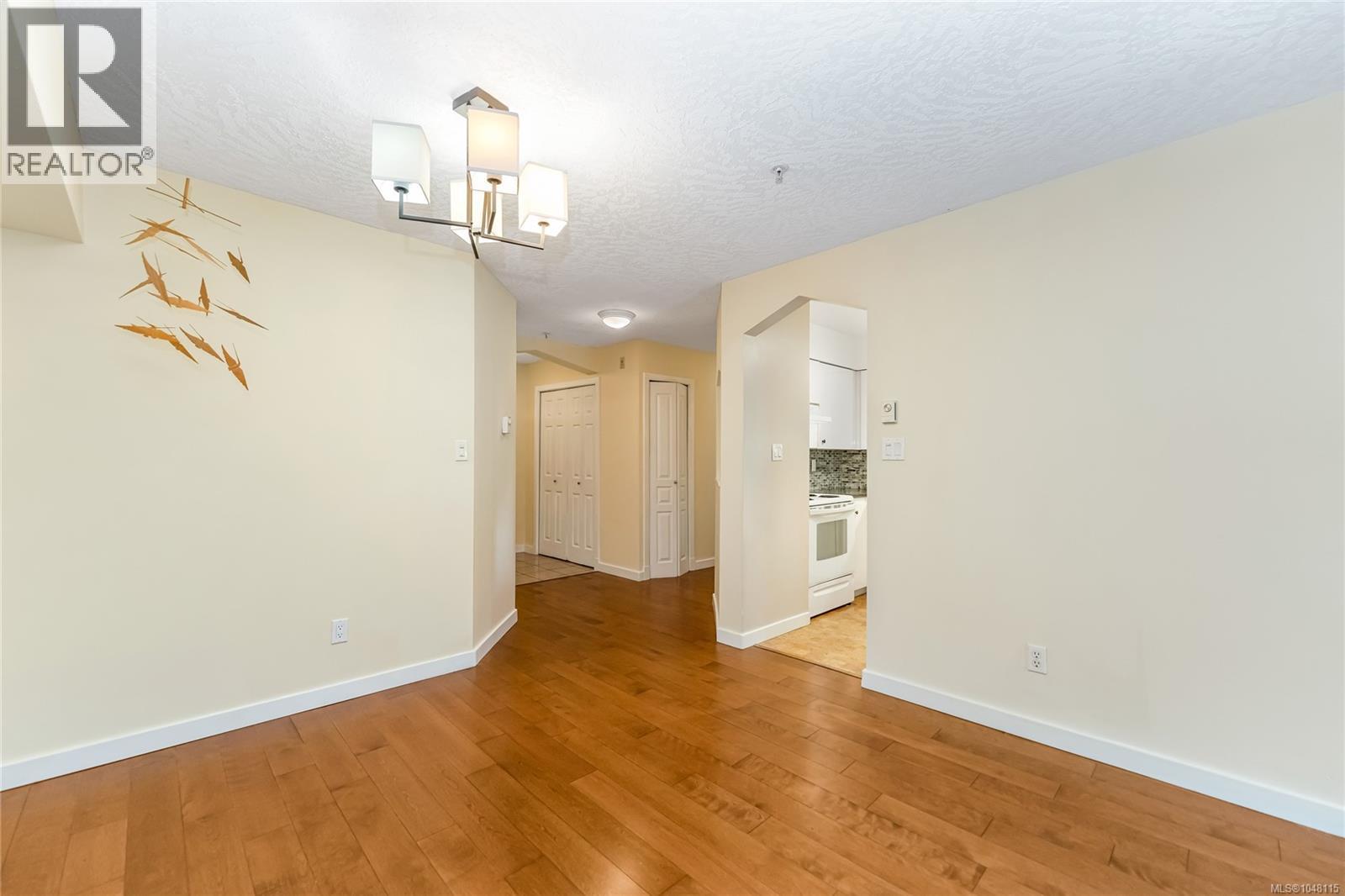 209 935 Johnson St Property Photo 11