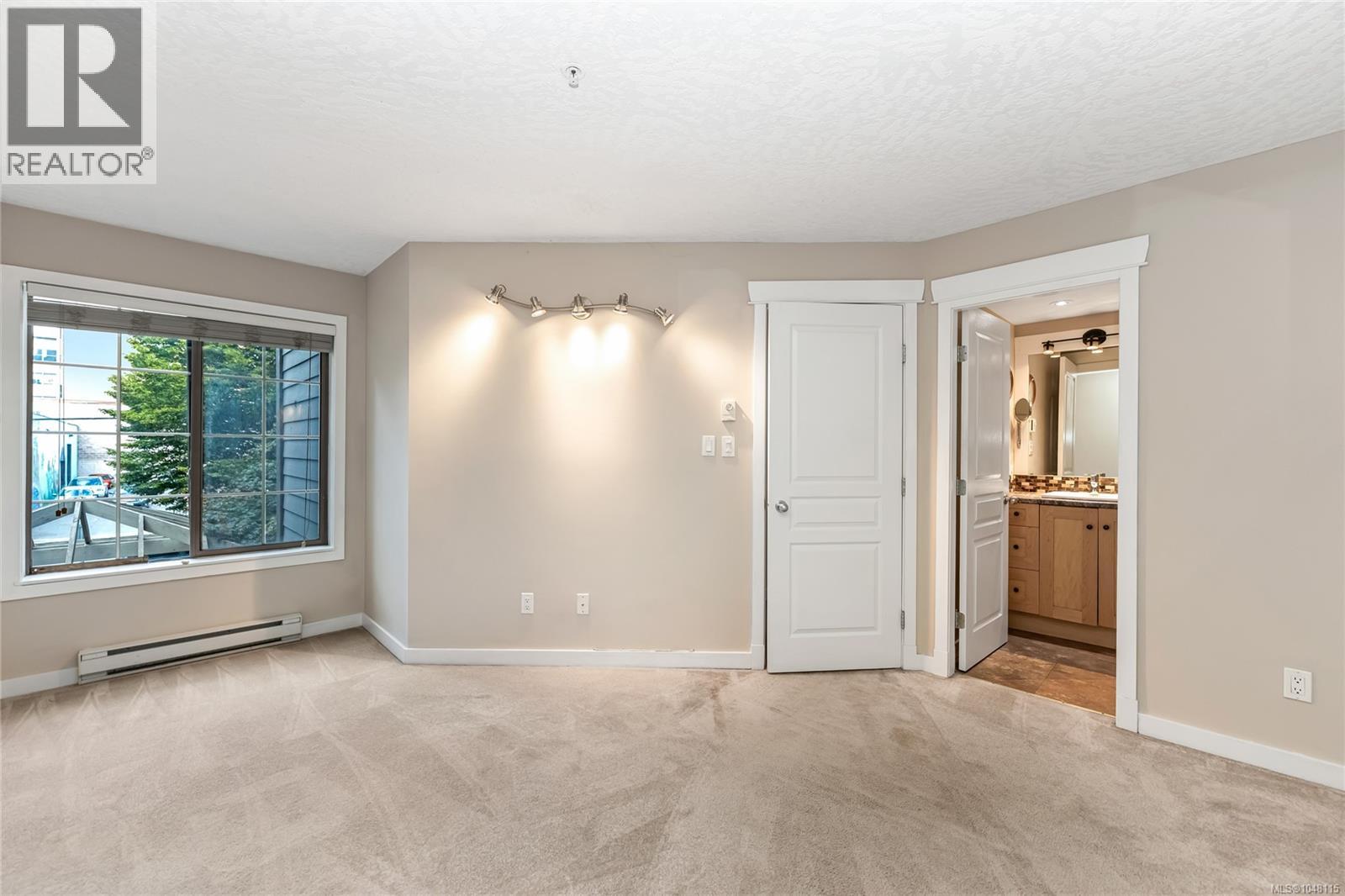 209 935 Johnson St Property Photo 12