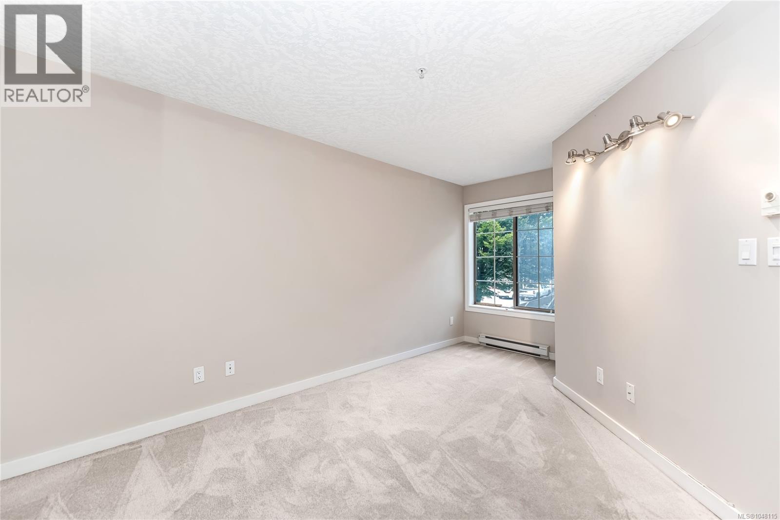 209 935 Johnson St Property Photo 13
