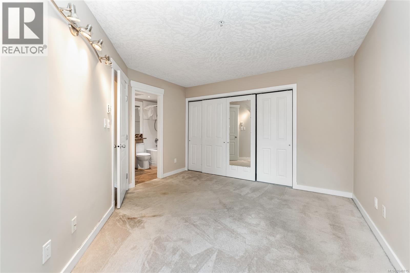 209 935 Johnson St Property Photo 14