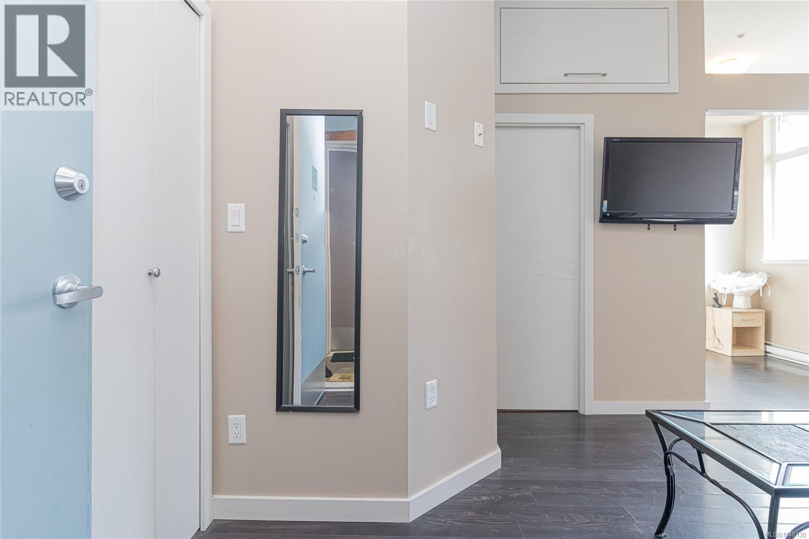 305 1121 Fort St Property Photo 6