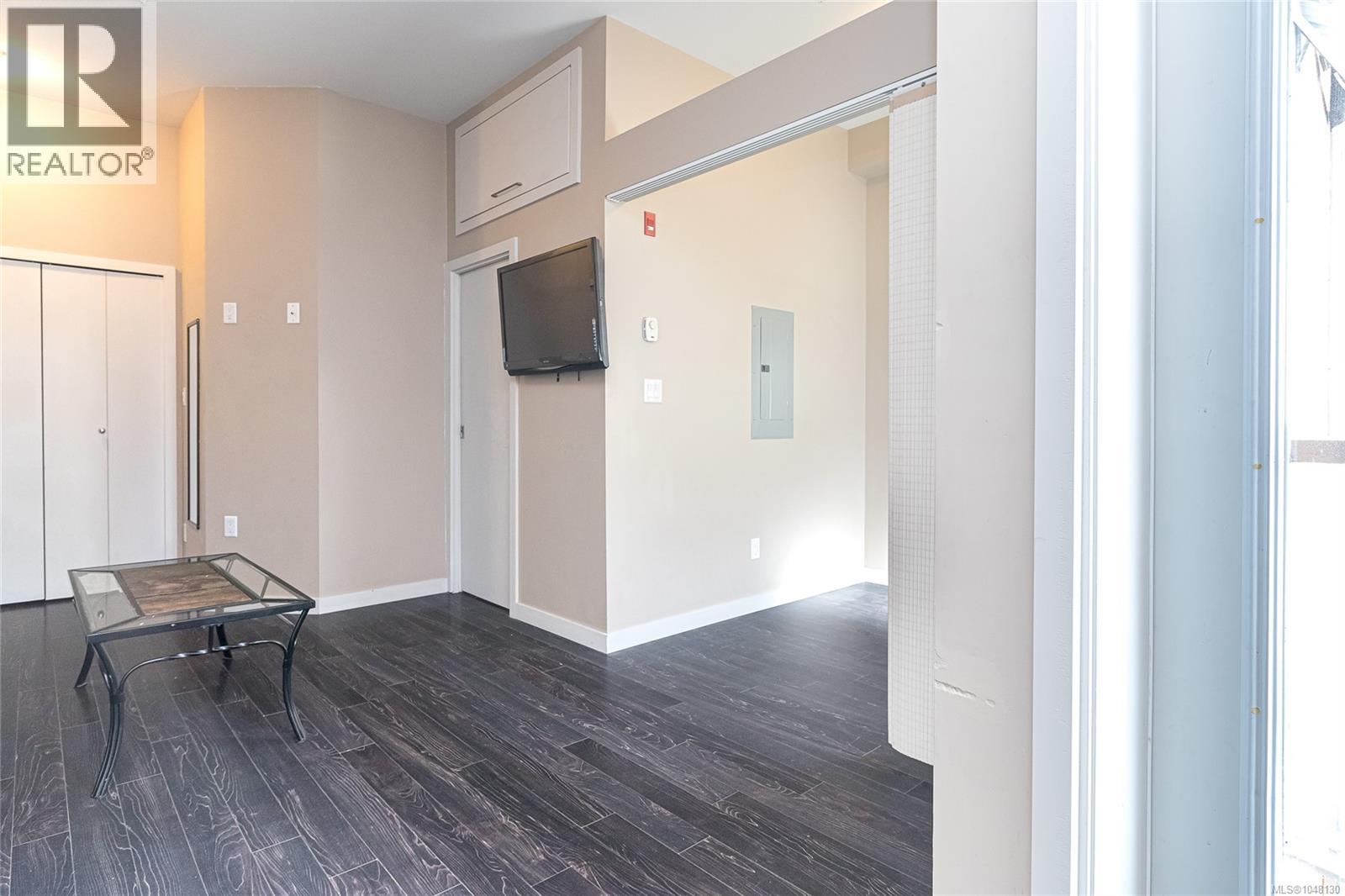 305 1121 Fort St Property Photo 12