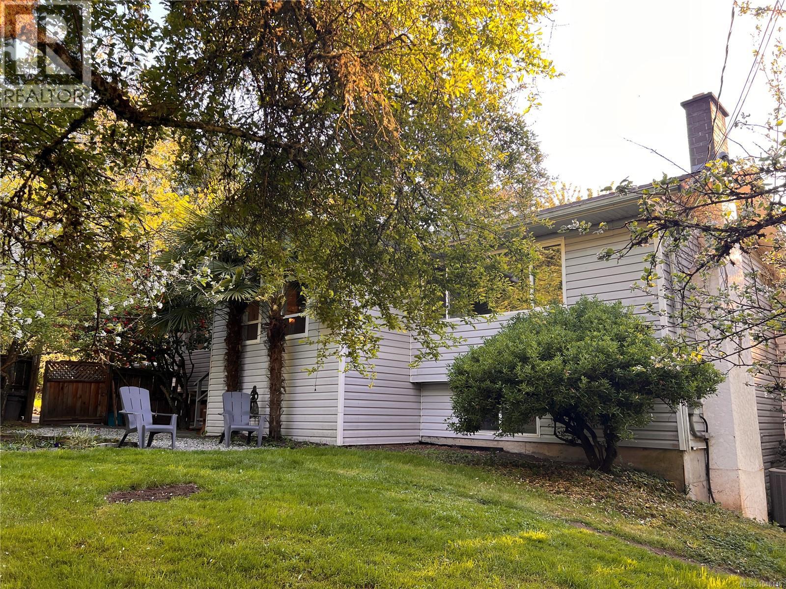 9146 West Saanich Rd Property Photo 1