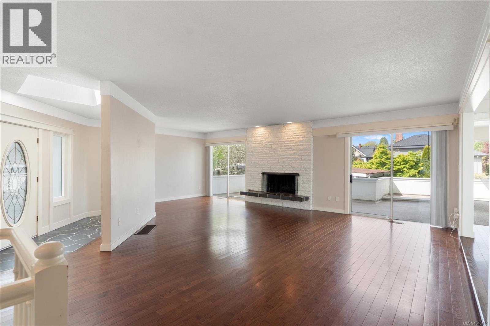 336 Stannard Ave Property Photo 3